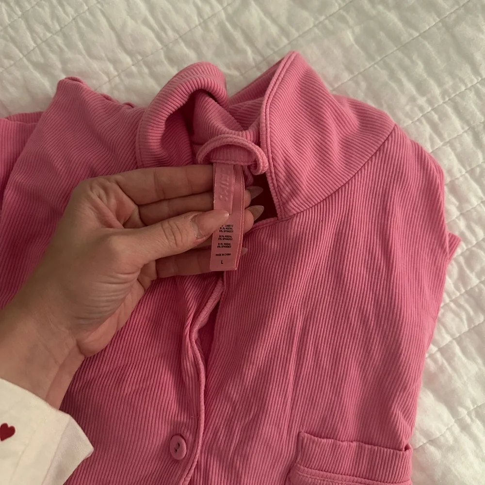 SKIMS bubblegum pink ribbed pajama set - Picture 5 of 6